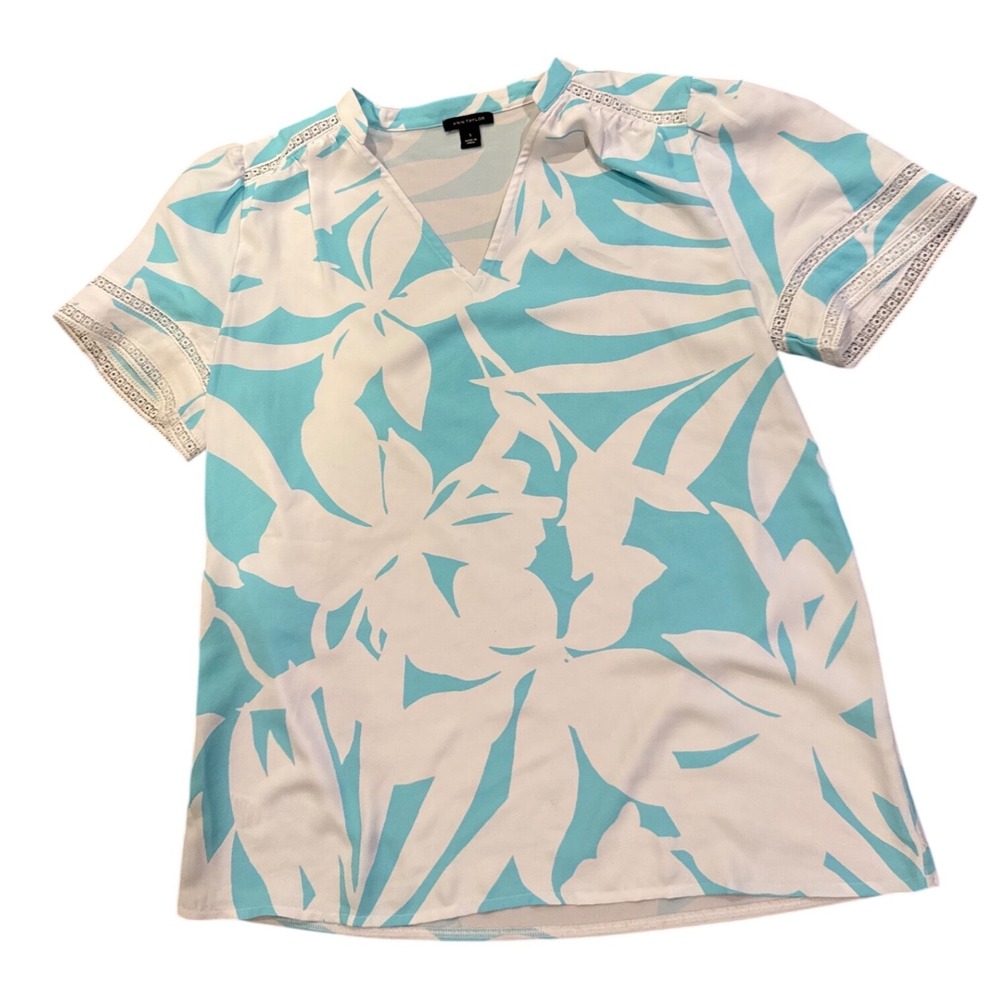 Ann Taylor Womens Small Aqua Blue White Tropical Floral Lace Trim V-Neck Blouse